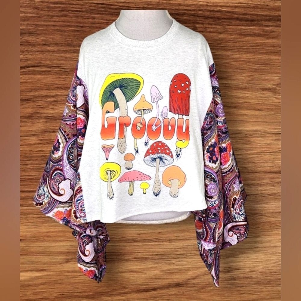 Boneyard Threadz Mushroom Groovy Silky Paisley Kimono Sleeve Cropped Kaftan O/S
